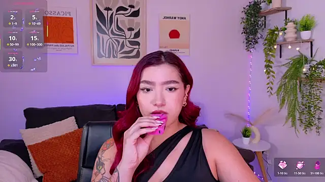 Snapshot of ViolettCastel chatting on 04/20/26, 07:15 ViolettCastel online show from 04/20/26, 07:15