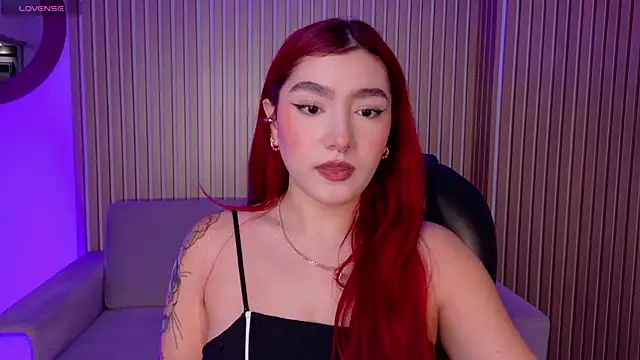 ViolettCastel online show from 01/11/26, 04:36