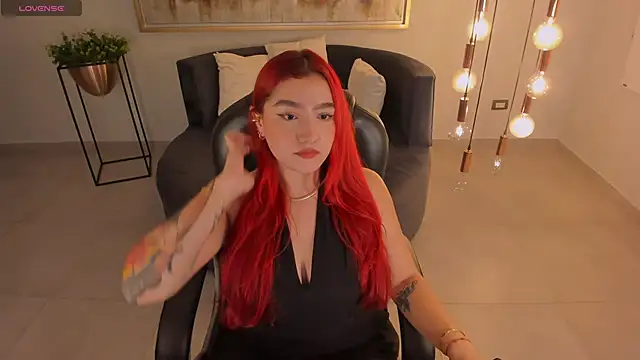 ViolettCastel online show from 10/19/25, 06:21