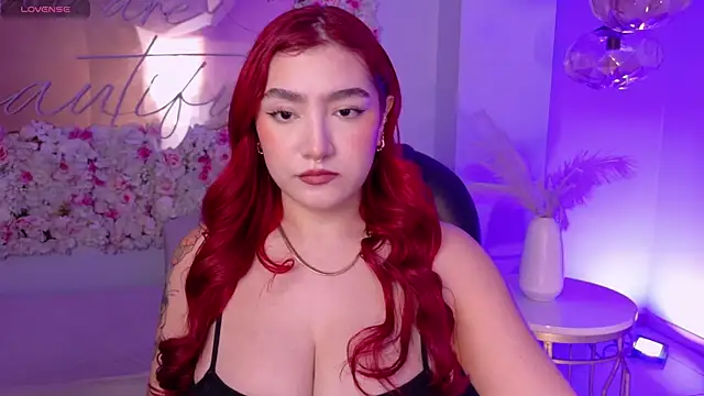 ViolettCastel online show from 11/21/25, 07:13