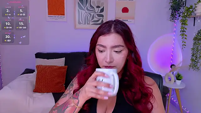 Snapshot of ViolettCastel chatting on 06/15/26, 08:19 ViolettCastel online show from 06/15/26, 08:19