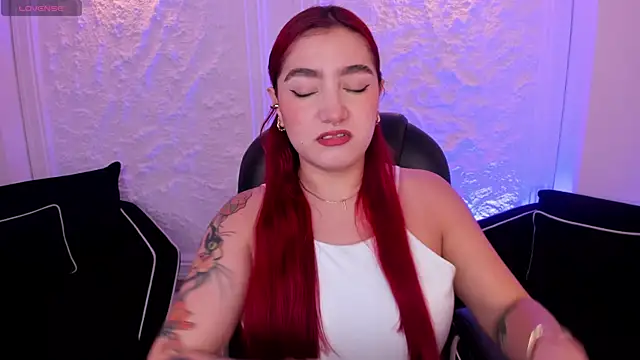 ViolettCastel online show from 10/17/25, 07:04