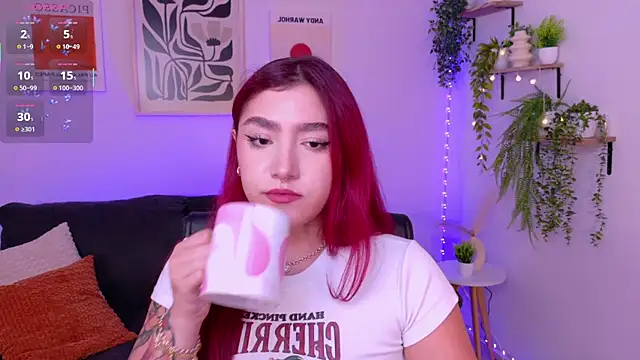 ViolettCastel online show from 04/14/26, 07:41