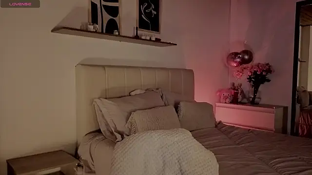 Roxxy mora online show from 11/11/25, 10:26