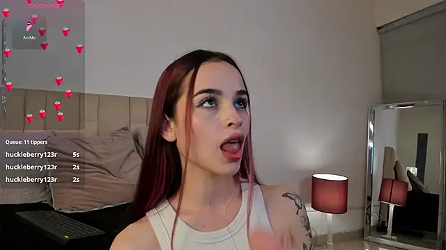 Snapshot of Roxxy_mora chatting on 02/18/25, 12:15 Roxxy mora online show from 02/18/25, 12:15