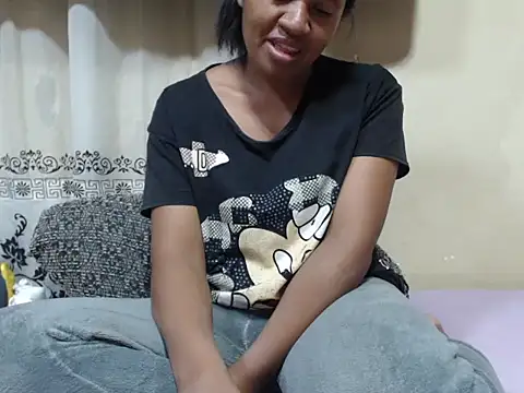 Snapshot of Linda_sexy chatting on 10/27/25, 05:25 Linda sexy online show from 10/27/25, 05:25