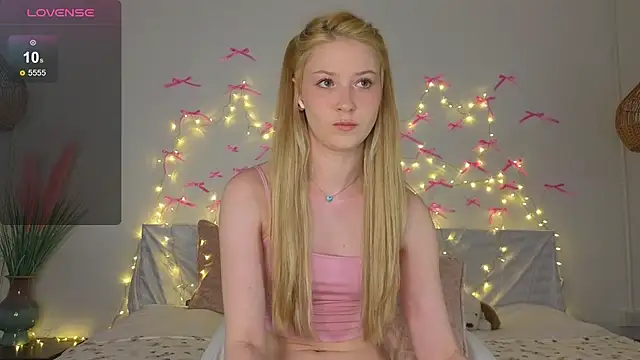 Monikacutie online show from 11/17/25, 03:32