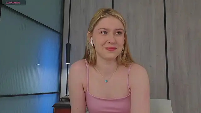 Monikacutie online show from 03/23/25, 04:27