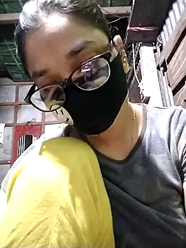 Snapshot of Aruyeshi- chatting on 10/05/25, 03:41 Aruyeshi- online show from 10/05/25, 03:41