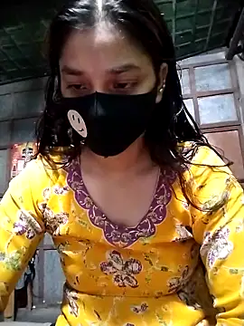 Snapshot of Aruyeshi- chatting on 09/10/25, 12:37 Aruyeshi- online show from 09/10/25, 12:37