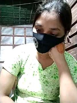 Snapshot of Aruyeshi- chatting on 10/13/25, 12:18 Aruyeshi- online show from 10/13/25, 12:18