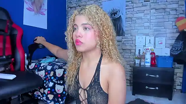 Snapshot of sofiacastillo01 chatting on 03/07/25, 12:56 sofiacastillo01 online show from 03/07/25, 12:56