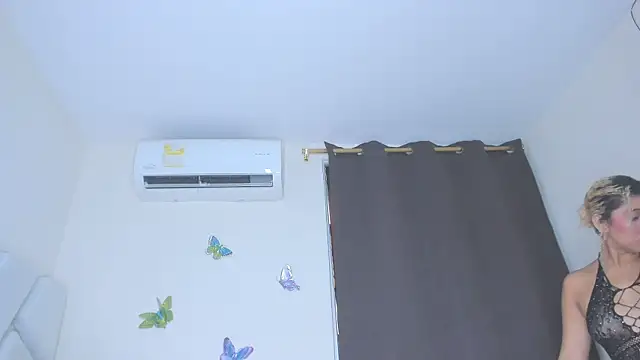 sofiacastillo01 online show from 04/13/26, 07:29