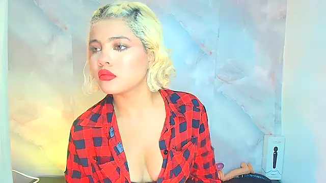 Snapshot of sofiacastillo01 chatting on 07/13/26, 01:43 sofiacastillo01 online show from 07/13/26, 01:43