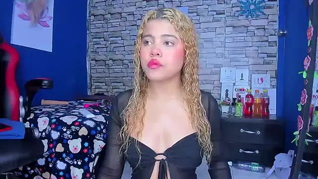Snapshot of sofiacastillo01 chatting on 03/10/25, 12:49 sofiacastillo01 online show from 03/10/25, 12:49
