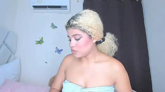 sofiacastillo01 online show from 02/28/26, 02:00