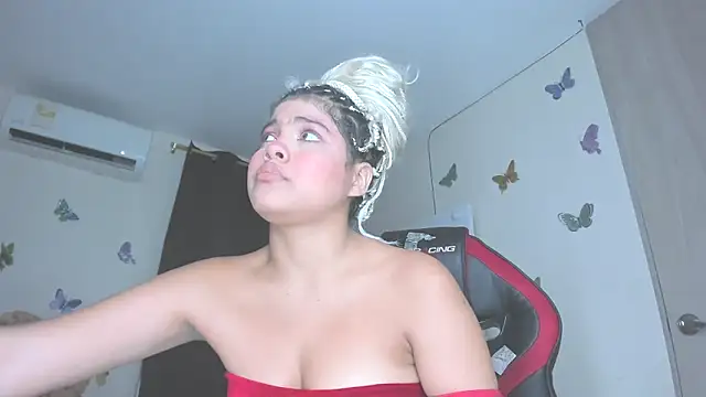 Snapshot of sofiacastillo01 chatting on 10/13/25, 04:19 sofiacastillo01 online show from 10/13/25, 04:19