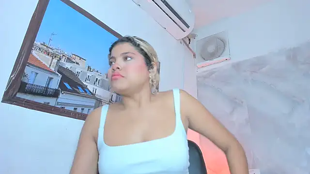 sofiacastillo01 online show from 05/25/26, 01:32