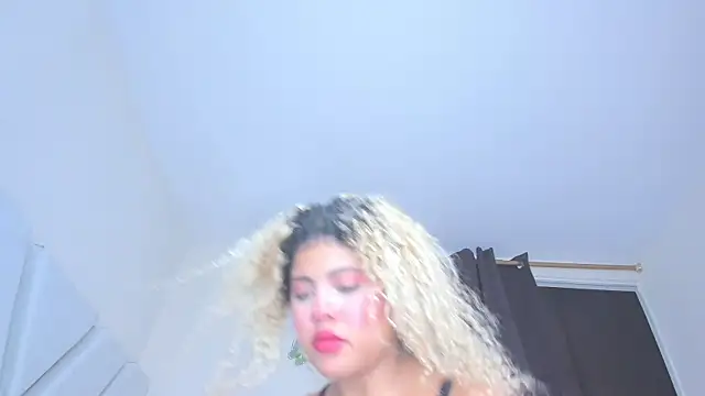 sofiacastillo01 online show from 04/24/26, 06:32