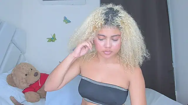 sofiacastillo01 online show from 02/24/26, 01:06