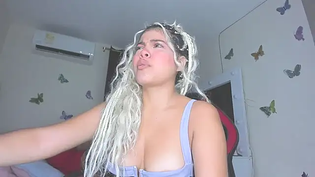Snapshot of sofiacastillo01 chatting on 10/14/25, 03:23 sofiacastillo01 online show from 10/14/25, 03:23
