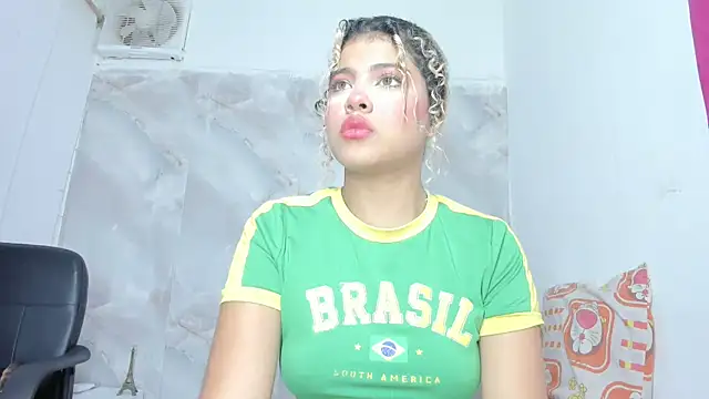 sofiacastillo01 online show from 05/16/26, 01:32