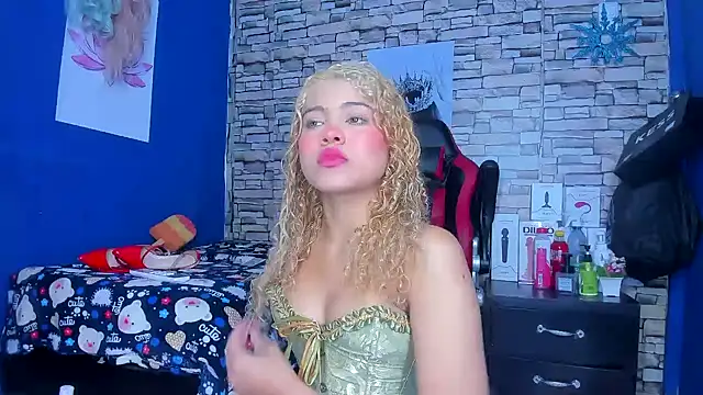Snapshot of sofiacastillo01 chatting on 03/14/25, 12:51 sofiacastillo01 online show from 03/14/25, 12:51