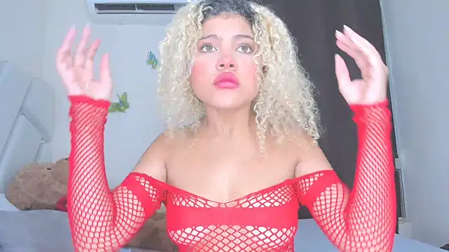 sofiacastillo01 online show from 04/12/26, 07:17