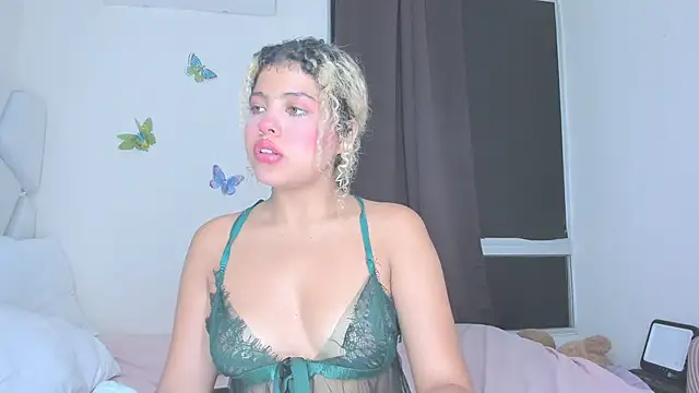 sofiacastillo01 online show from 04/29/26, 11:11