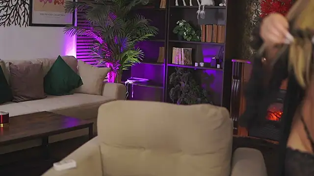 EvaSunderland online show from 10/25/25, 03:34