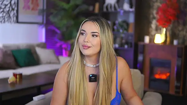 Snapshot of EvaSunderland chatting on 01/18/26, 01:03 EvaSunderland online show from 01/18/26, 01:03