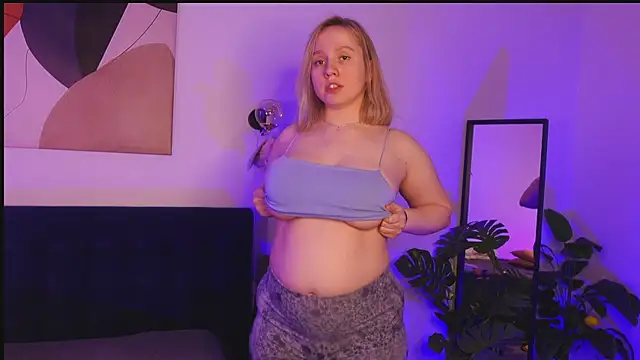 Snapshot of MrsPrude chatting on 02/24/25, 08:49 MrsPrude online show from 02/24/25, 08:49