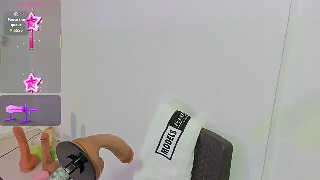 Snapshot of lola_clit chatting on 11/04/25, 12:42 lola clit online show from 11/04/25, 12:42