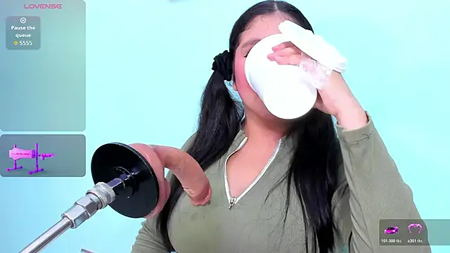 Snapshot of lola_clit chatting on 12/01/25, 04:02 lola clit online show from 12/01/25, 04:02