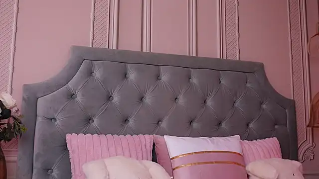 LucyAddison online show from 10/27/25, 04:24