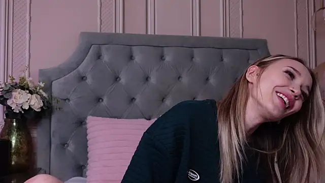 Snapshot of LucyAddison chatting on 06/19/26, 04:13 LucyAddison online show from 06/19/26, 04:13
