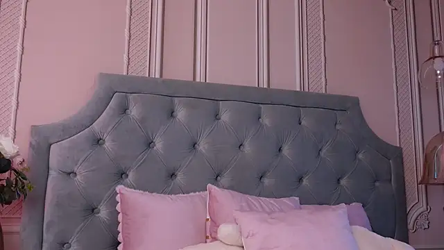 LucyAddison online show from 10/30/25, 04:22