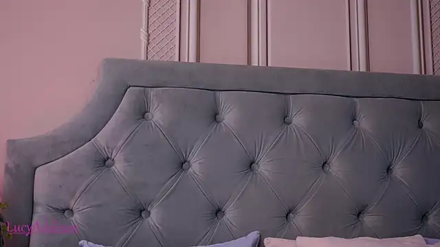 LucyAddison online show from 11/06/25, 03:43