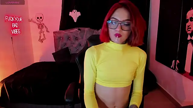 Snapshot of VictoriaRosse_ chatting on 10/18/25, 04:25 VictoriaRosse online show from 10/18/25, 04:25