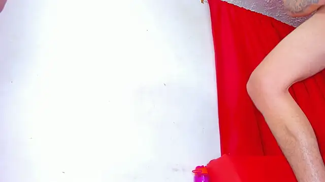 Snapshot of Extreme_Team8 chatting on 03/13/25, 12:27 Extreme Team8 online show from 03/13/25, 12:27