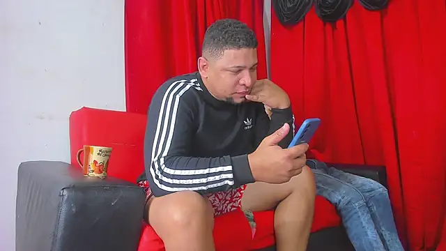 Snapshot of Extreme_Team8 chatting on 03/17/25, 02:01 Extreme Team8 online show from 03/17/25, 02:01