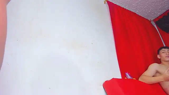 Snapshot of Extreme_Team8 chatting on 03/19/25, 08:55 Extreme Team8 online show from 03/19/25, 08:55