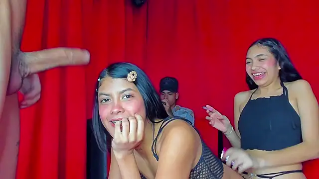 Snapshot of Extreme_Team8 chatting on 11/15/25, 11:53 Extreme Team8 online show from 11/15/25, 11:53