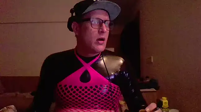 Snapshot of Bigthroaterboy chatting on 03/16/25, 12:01 Bigthroaterboy online show from 03/16/25, 12:01