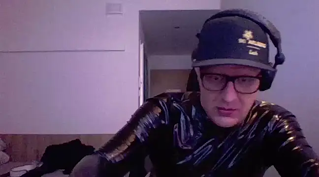 Snapshot of Bigthroaterboy chatting on 03/08/25, 02:51 Bigthroaterboy online show from 03/08/25, 02:51
