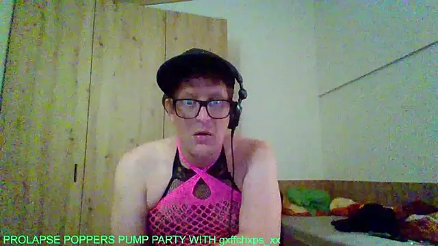 Snapshot of Bigthroaterboy chatting on 09/14/25, 04:13 Bigthroaterboy online show from 09/14/25, 04:13