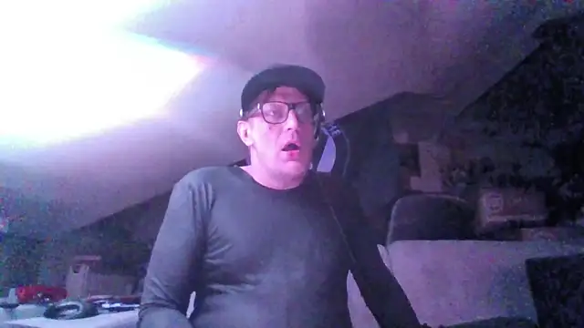 Bigthroaterboy online show from 10/27/25, 05:14