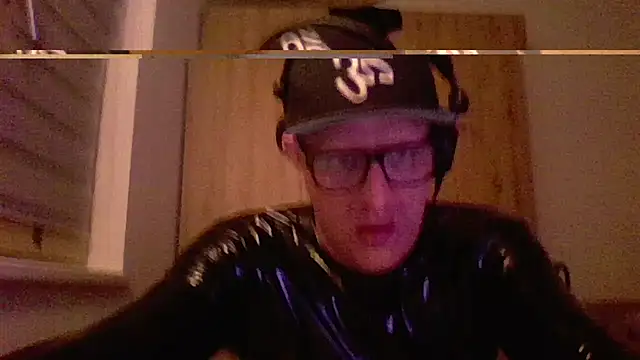 Snapshot of Bigthroaterboy chatting on 02/15/25, 06:44 Bigthroaterboy online show from 02/15/25, 06:44