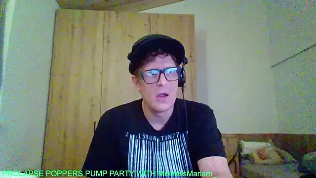 Snapshot of Bigthroaterboy chatting on 09/10/25, 04:55 Bigthroaterboy online show from 09/10/25, 04:55