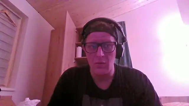Snapshot of Bigthroaterboy chatting on 10/02/25, 06:00 Bigthroaterboy online show from 10/02/25, 06:00